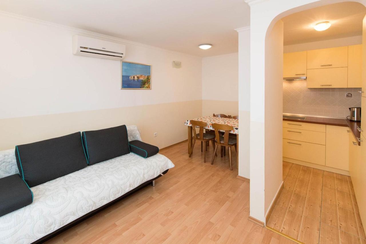 Apartments Carmen Crikvenica Exterior foto